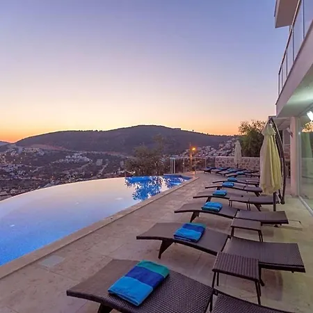 Sleeps 14 With Pool Air Con And Wifi Вилла *