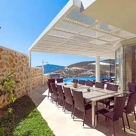 Sleeps 14 With Pool Air Con And Wifi