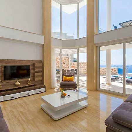 Sleeps 14 With Pool Air Con And Wifi كالكان