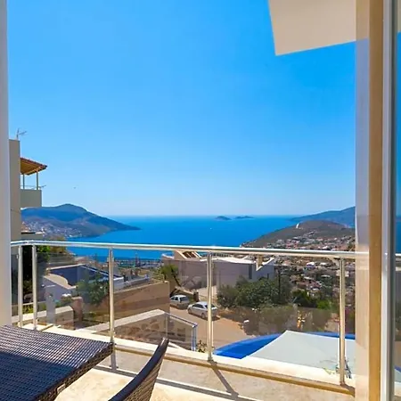 Sleeps 14 With Pool Air Con And Wifi فيلة